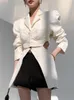 女性のスーツ女性のためのホワイトカジュアルブレザーノッチ付き長袖ホローアウト韓国ストレートブレザー女性2022春のファッション女性コート