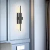 壁のランプモダンアイアンランプシンプルなアクリル鉛雰囲気雰囲気リビングルーム通路クロークスコンセベッドルーム屋内装飾