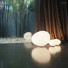 Lampade da tavolo Lampada moderna in vetro Soggiorno nordico Led Luce irregolare Creative Pebble Desk Bedroom Home Decor Fixtures