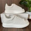 2022 Nya man casual skor mocka sneakers designer logotyp överdimensionerad vit svart läder lyxiga sammet lägenheter snörning upp ensamstående kvinnor espadrilles