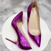 2023 Nya glansiga lila kvinnor Fashion Patent Pointy Toe Red Bottoms High Heel Wedding Party Shoes 8cm 10cm 12cm Anpassa damer Shiny Stiletto Pumps