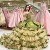 Robe de Quinceanera vert olive, épaules dénudées, broderie mexicaine, dentelle dorée appliquée, passepoil à plusieurs niveaux, robe de fête d'anniversaire pour fille, robe de bal traditionnelle pour débutante