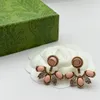 Designer Blume -Form -Ohrringe blau rosa Strassbronze gepackter Edge Luxus für Frauen Hochzeitsfeier Mode Keine Kiste