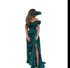 ダークグリーンのサテン長いイブニングドレスは肩からプリーツサイドスリット女性フォーマルなプロムガウンプラスサイズローブde soiree