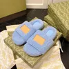 2022 Top Designer Slippers Женские шерстяные слайды Зимние меховые пушистые пушистые теплые буквы Сандалии Удобные нечеткие листовые шлепанцы