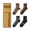 Designer pour hommes femmes nouvelles chaussettes en coton lettre imprimée bas marque hip hop chaussette athlétique tendance populaire confortable 4 paires avec boîte