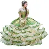 Robe de Quinceanera vert olive, épaules dénudées, broderie mexicaine, dentelle dorée appliquée, passepoil à plusieurs niveaux, robe de fête d'anniversaire pour fille, robe de bal traditionnelle pour débutante