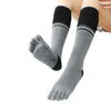 Calcetines deportivos de algodón para Yoga para mujer, calcetín antideslizante que absorbe el sudor, entrenamiento de Pilates de espesor medio, cinco dedos debajo de la rodilla