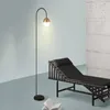 Zemin lambaları Postmodern Loft Yaratıcı Led Lamba Gül Altın Siyah İsteğe Bağlı Basit Yatak Odası Aydınlatma Restoran İstasyonu Ayakta