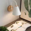 Duvar lambaları Modern LED ahşap demir lamba başucu ışık Nordic Katı Yatak Odası Oturma Odası Koridor Sconce Işıkları Fikstür Dekor Sanat