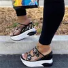 サンダル2022夏の女性透明な女性プラットフォームウェッジファッションカジュアルなダブルバックルストラップ外の靴