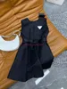 Vestido de mujer Camisa de mezclilla sin mangas para primavera verano Outwear Estilo casual con Budge Letter Lady Vestidos delgados Cinturón Falda plisada Botón DF12