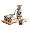 Folhas azuis de 5 peças Cerâmica Japanese Sake Drinkware Conjunto com 1 Tokkuri Bottle Carafe 4 Occhoko Cups e Bamboo Serving Bandey