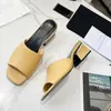 2023 Diseñador Color puro Cabeza cuadrada Diapositivas Zapatillas para mujer Lujo 100% Cuero Adorno de perlas Al aire libre Tacones altos Sandalias Dama Sexy Boca baja Zapatilla Tamaño 40