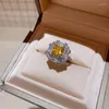 Kolczyki Dangle Luksusowy żółty wysoki węglowy Diamond Square Wykwintny naszyjnik dla kobiet kolczyków Regulowana biżuteria rocznica ślubu