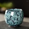 caneca de porcelana japonesa