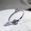 Anneaux de mariage bague délicate pour les femmes mode coréenne carré cristal couleur argent doigt accessoires bijoux 2022 tendance en gros