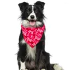 犬のアパレル印刷されたバンダナバレンタインデーラブペットバンダナスカーフアクセサリーの小さな子犬用品