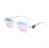 Lunettes de soleil de créateurs Classic Eyeglass Goggle Outdoor Beach Sun Sunes For Man Woman Mix Color Facultatif Triangulaire Signature 2203266V