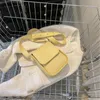 Axelväskor Stort bältesspänne Designer Mini PU-läder Crossbody-väska för kvinnor Mode Damväska och handväska Gul
