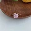 Luxury Sterling Silver Designer Rings for Woman Pink Whie Square Zirconia Föreslå brud Engagemang Love Diamond Wedding Ring Smyckespresent