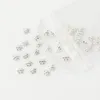 Tırnak Sanat Süslemeleri 50pcs/Lot Parlak Beyaz Gümüş Kar Tanesi Pullu Noel Alaşımlı Rhinestone Manikür Lehçe Süsleme Mücevher