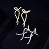 Pendientes de tuerca Diseño de estilo coreano Joyería de moda Simple Circón pequeño Color dorado plateado Arco de línea de metal Mujer elegante