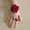 Gliederarmbänder Lila Rotwein Rose Blumenarmband mit Ring Eine Kette Retro Schwarze Spitze Show Handgelenk