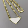Luxurys hänge halsband mode för man kvinna inverterad triangel p brev designers märke smycken män kvinnor trendig personlighet 2451