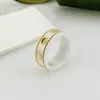 Nouveaux designers de luxe Lettre céramique Bagues pour hommes Femmes Créateur de mode Lettres extravagantes Couple Bague Bijoux Femmes hommes mariage Haute qualité