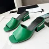 2023 Designer Reine Farbe Quadratischer Kopf Slides Hausschuhe Frauen Luxus Leder Perle Ornament Outdoor High Heels Sandalen Damen Sexy Flacher Mund Slipper Schuhe Größe 35-41