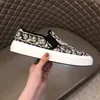 Wygodne Feragamo Casual Luxury S Party 6q9i Trenerów mody Mężczyźni designer skórzany MGZU Męskie buty sportowe 5 Sneaker Bottom Colors Fast 5SJ8 CPY6