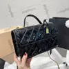 22K Womens Retro Postman Messenger Medium Bags Black Patent Leather Top Hand Totes Diamond Lattice Purse With Badge GHW Crossbody Shoulder Handbags 26X16CM