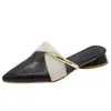 Zapatillas media mujer 2022 verano decoración de Metal Color a juego tacón medio grueso zapatos de punta estrecha tamaño grande