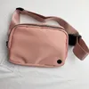2023 Дизайнерская сумка повсюду Lulu пояс Поясные сумки поясная сумка Женская нейлоновая сумка на плечо мужская грудь на груди спортивная сумка для йоги Crossbody Дышащий влагоотводящий город