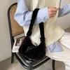 Sac doux Velvet Fashion Couleur solide Girl Girl Sadar Arm Femmes en peluche Automne Hiver Fluffy Femme Tapés Hands Sac à main