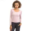 L-135 Camicia a maniche lunghe da yoga slim fit con reggiseno a mensola incorporato Top fitness T-shirt ad alta elasticità senza peso per sport e quotidianofqsm