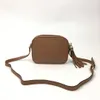 Soho Disco kamerap￥se crossbody axelv￤skor ￤kta l￤der kvinnor handv￤ska handv￤ska bokst￤ver koppling zip pl￥nbok tofs pendell multicolor