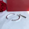 Kadınlar için Jewlery Tasarımcısı Kişiselleştirilmiş Bileklik Mücevherler Sınıf Mücevher Titanyum Alaşım Malzeme Ter Dirençleri Solmaya Dayanıklı Bayanlar Aşk Bilezikleri