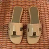 Slippers Sandals شرائح الإناث الصيفية الموضة خارج ارتداء نمط جديد شباك حمراء شاطئ القاع الشاطئ