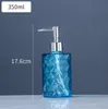 Le dernier distributeur de savon liquide en verre de 12 oz pour désinfectant pour les mains en forme de losange divisé en plusieurs couleurs au choix prend en charge le logo personnalisé