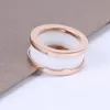 Designer keramiska ringar unisex lyxiga high end ring män och kvinnor klassiska modringar titan stål legering guld pläterad hantverk julvalentin gåva