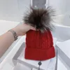 Designer-Top-Beanie-Kappen, modische Damenwolle, gewebt, warm gestrickt, Damen-Totenkopfmützen, Herbst- und Winter-Kaschmir-weiche, übergroße Fuchs-Haarball-Mützen