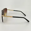 M Fem sommarsolglasögon för män och kvinnor stylar anti-ultraviolet retro platta fyrkantig full ram mode glasögon slumpmässig låda