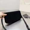 YL Matte Leather Messenger حقيبة تصميم فاخرة من جلد الغزال حقيبة يد محفظة على شكل مغلف حقائب كتف موضة شرابة سلسلة ذهبية حقائب يد رفرف