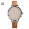 Shengke 2018 Nuevos relojes creativos para mujer Reloj de cuero de madera de moda informal Reloj de pulsera de cuarzo femenino simple Relogio Feminino221C