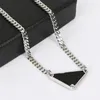 Collier de créateur de luxe Chaîne de corde en argent Collier pour femme Triangle Pendentif Design Party Hip Hop Punk Colliers pour hommes Noms Sta2492