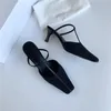 Sandalen 2022 Spring Slippers Women Square Teen Pumps Buiten Franse retro minimalistische slip-on muilezels Modieuze sexy enkele schoen