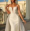 Elegante abito da ballo Abiti da sposa Appliques Scollo a V Senza maniche Paillettes Perline Increspature Celebrità Lunghezza pavimento Treno staccabile Abiti formali Abiti da sposa Taglie forti