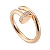 Anillo de diseñador de banda tornillo de amor anillos para hombre joyería de lujo clásica mujer aleación de acero de titanio chapado en oro oro plata rosa8210026